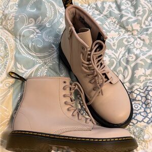Dr.Marten Zavala Taupe Boot